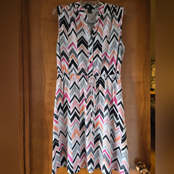 Sleeveless dress - pink, black, peach on white - Picture 2 of 4